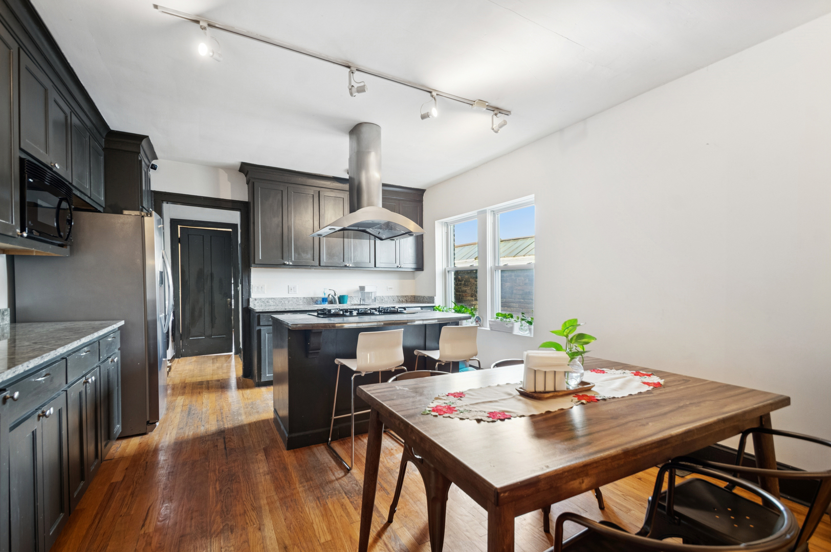 6238 North Broadway, Unit 3N Chicago, IL 60660 - Photo 4 of 13