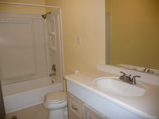 $2,300 | 12 Shelley Court, Middletown, NY 10941