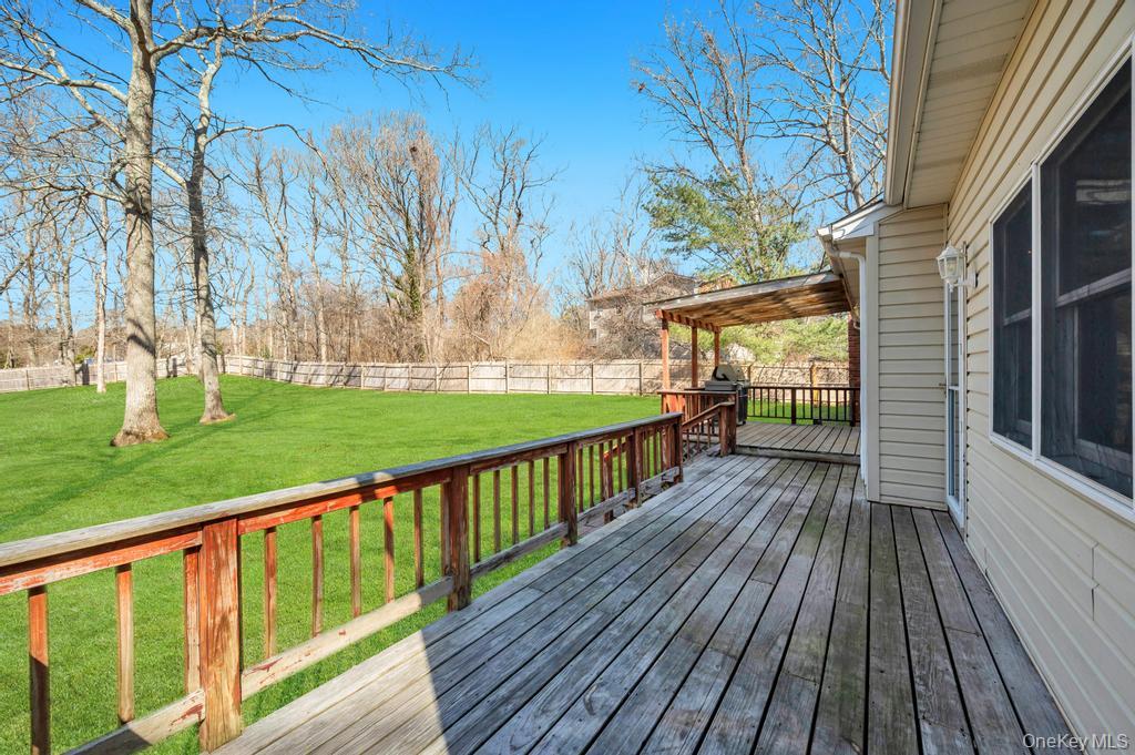 34 Giant Oak Road Ridge, NY 11961 - Photo 12 of 48