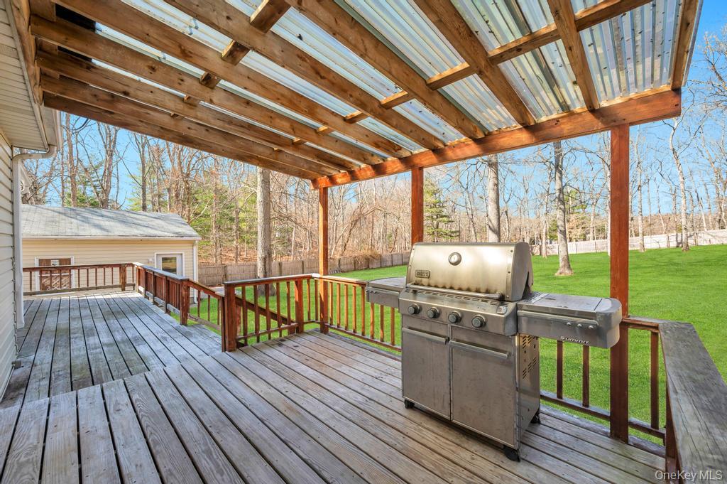 34 Giant Oak Road Ridge, NY 11961 - Photo 14 of 48