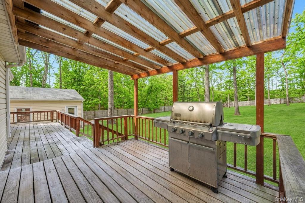 34 Giant Oak Road Ridge, NY 11961 - Photo 15 of 48