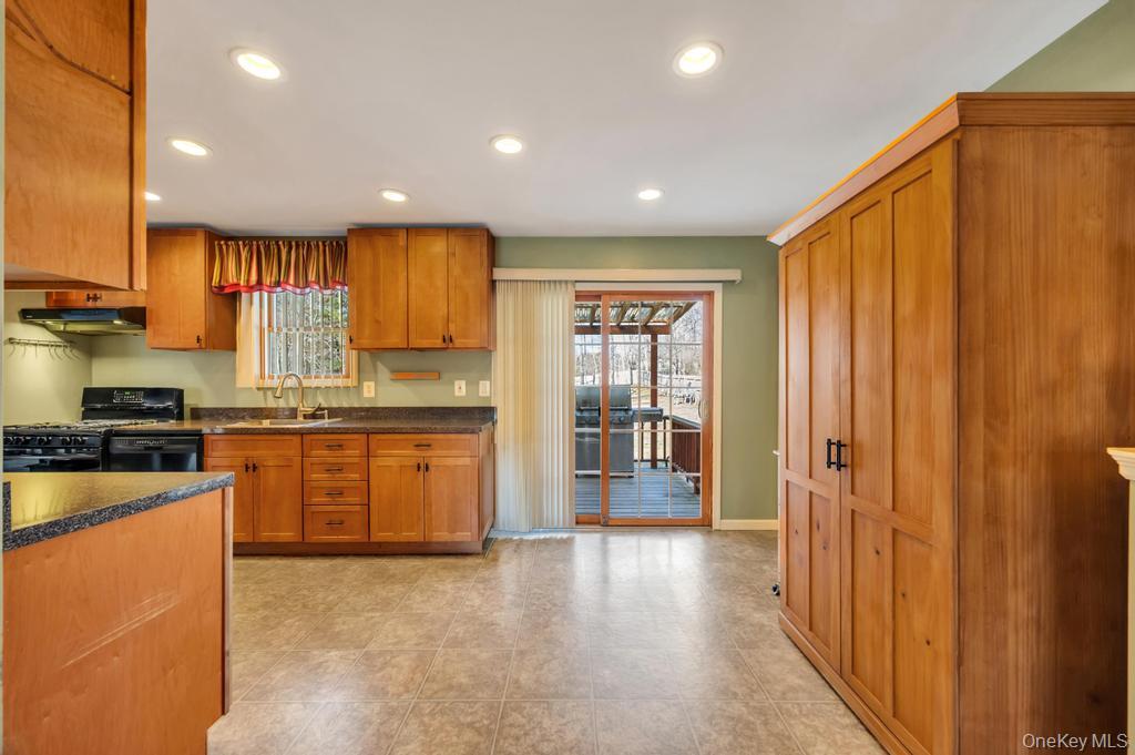 34 Giant Oak Road Ridge, NY 11961 - Photo 18 of 48