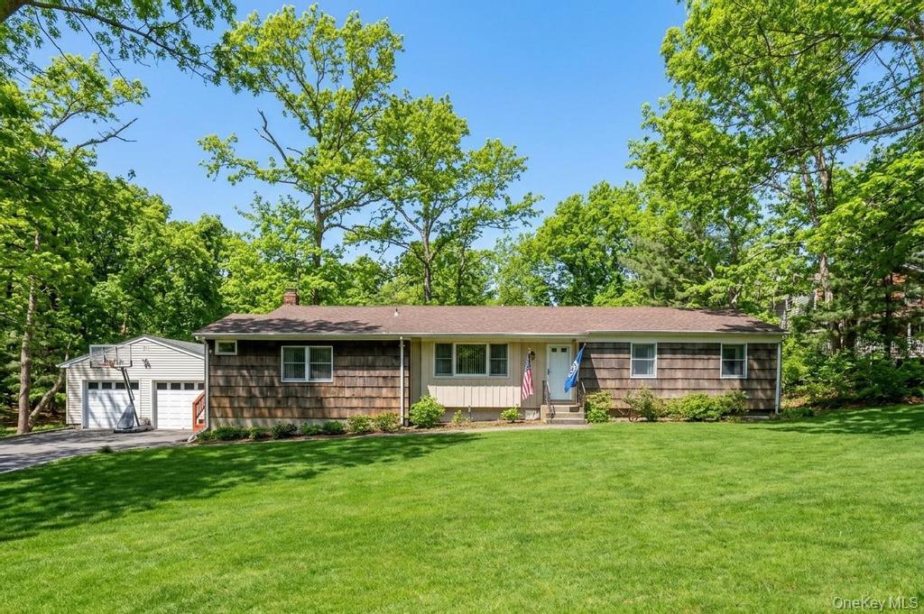 34 Giant Oak Road Ridge, NY 11961 - Photo 2 of 48