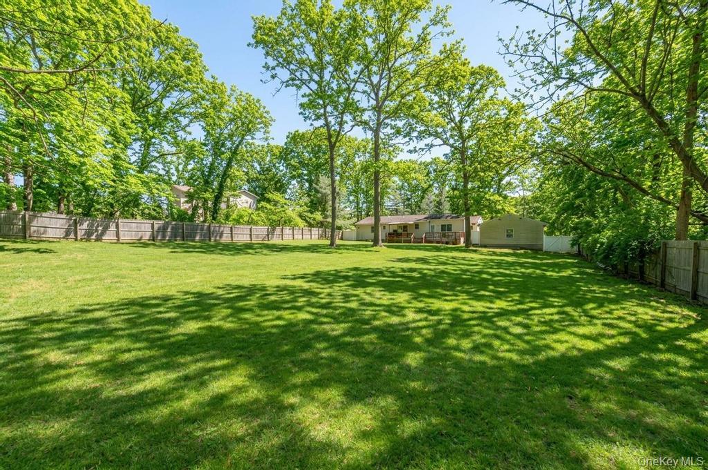34 Giant Oak Road Ridge, NY 11961 - Photo 9 of 48