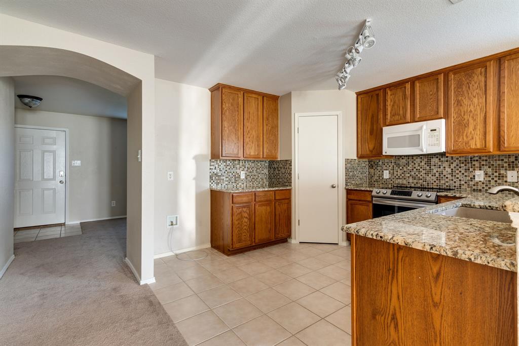 13048 Fencerow Road Fort Worth, TX 76244 - Photo 10 of 29