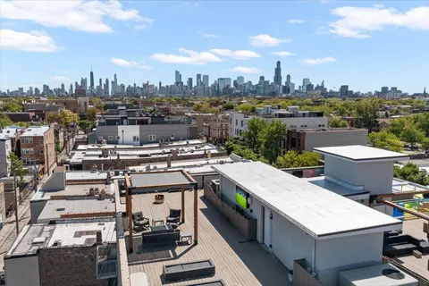 $715,000 | 2242 West Chicago Avenue, Unit 301, Chicago, IL 60622