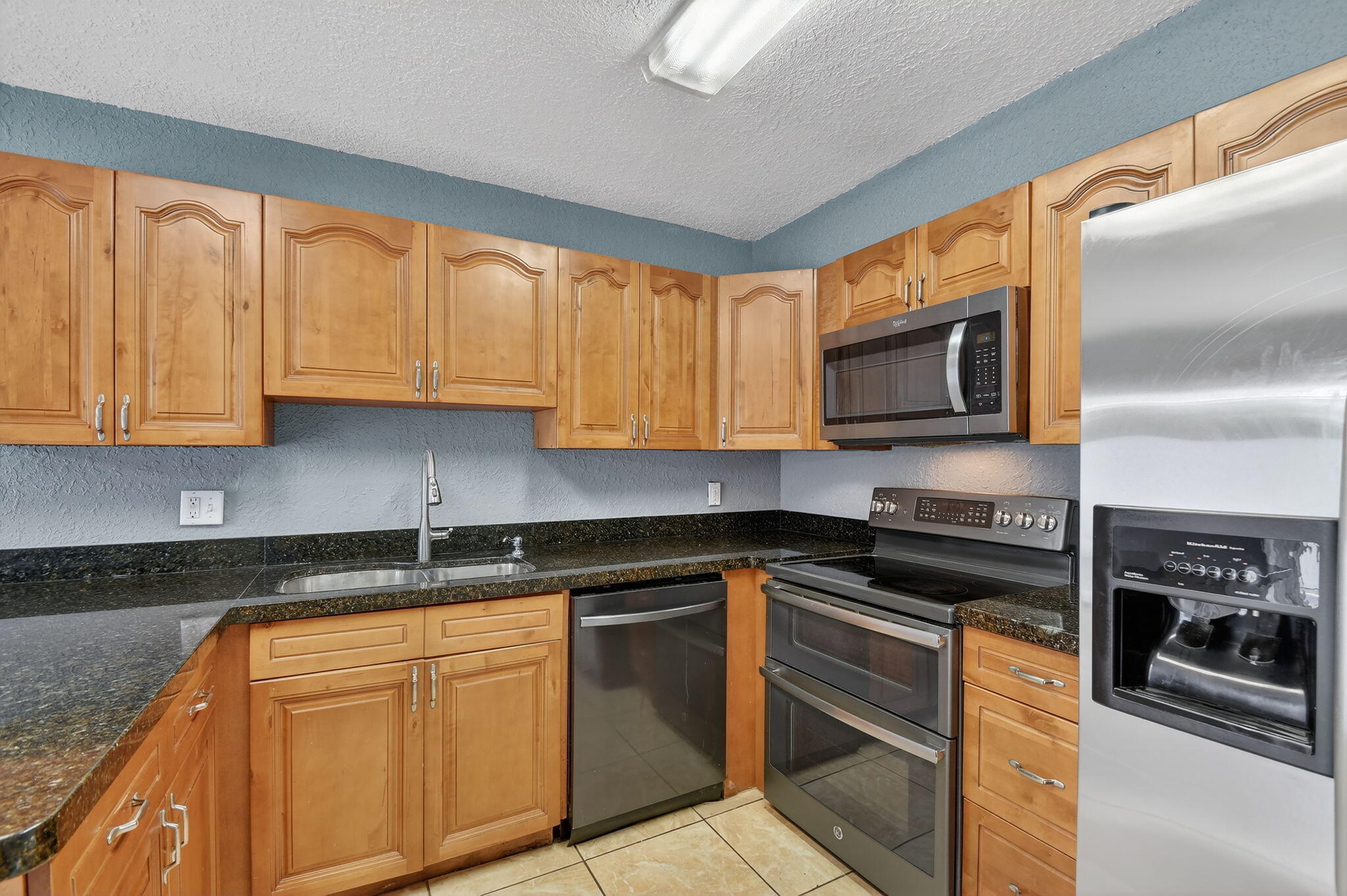320 Woodland Road Palm Springs, FL 33461 - Photo 14 of 49 15-web-or-mls-DSC_4820