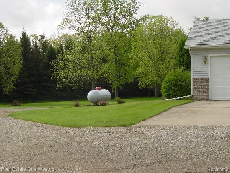 8393 Yale Road Avoca, MI 48006 - Photo 3 of 36