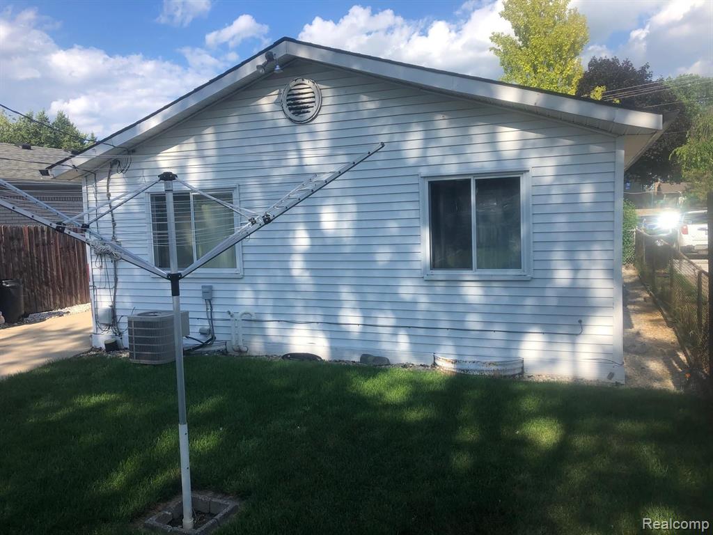 25956 Reeck Road Woodhaven, MI 48183 - Photo 16 of 19