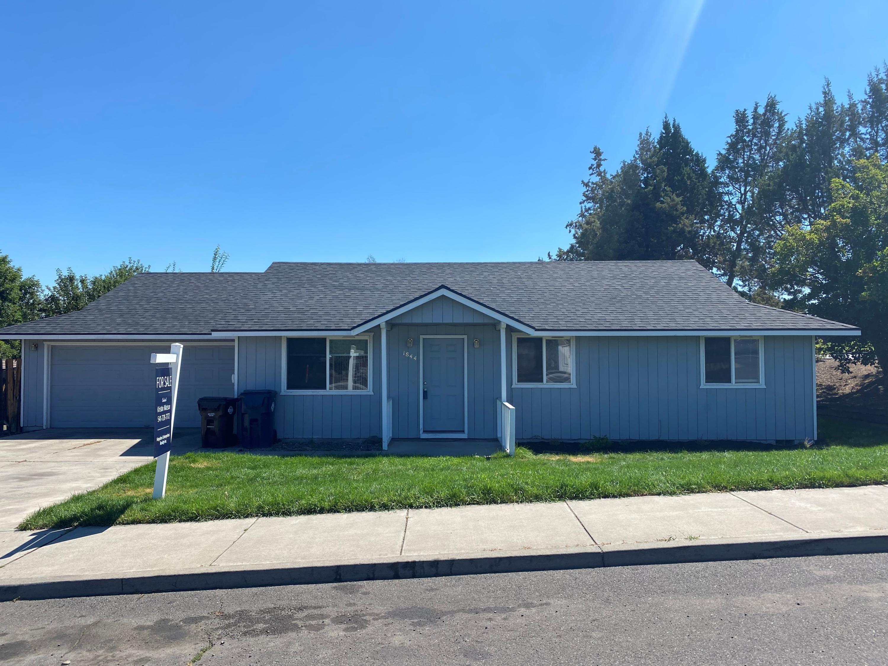 1844 Southwest 35th Street Redmond, OR 97756 - Photo 1 of 16 Front of home