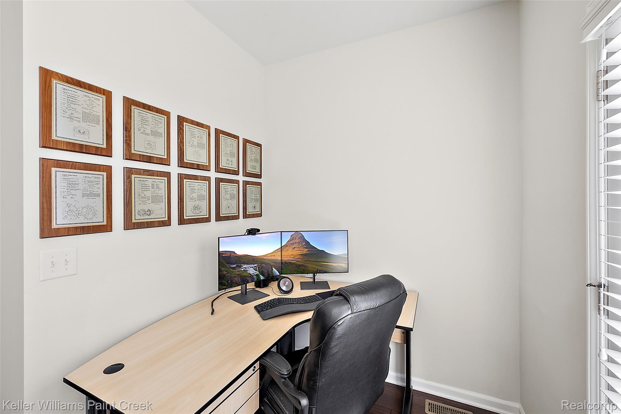 314 Glenhurst Boulevard Rochester, MI 48307 - Photo 18 of 64 Office featuring baseboards and dark wood finished floors