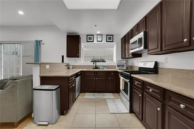 $599,900 | 14031 Astoria Street, Unit 102, Sylmar, CA 91342