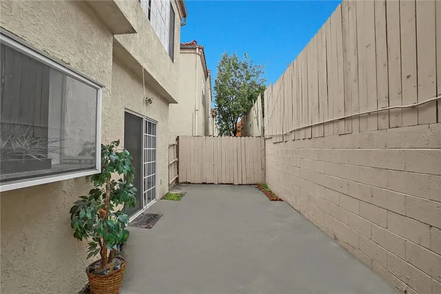 $599,900 | 14031 Astoria Street, Unit 102, Sylmar, CA 91342