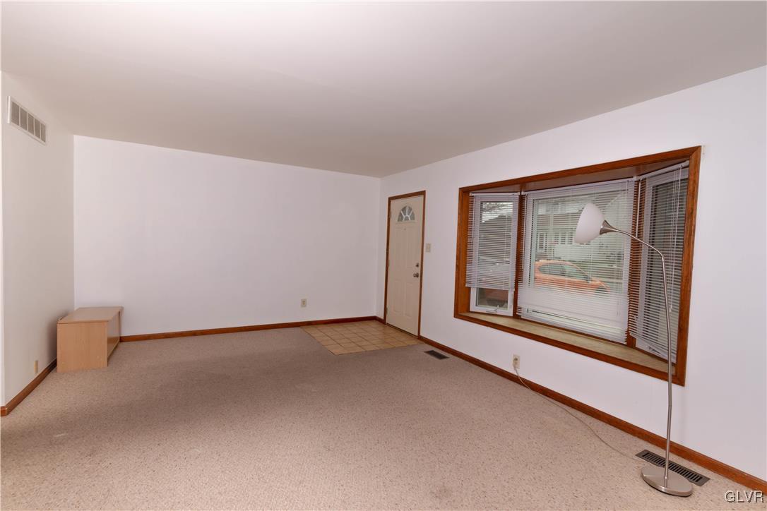 1015 Catasauqua Road Whitehall, PA 18052 - Photo 5 of 24 Gallery Image 5
