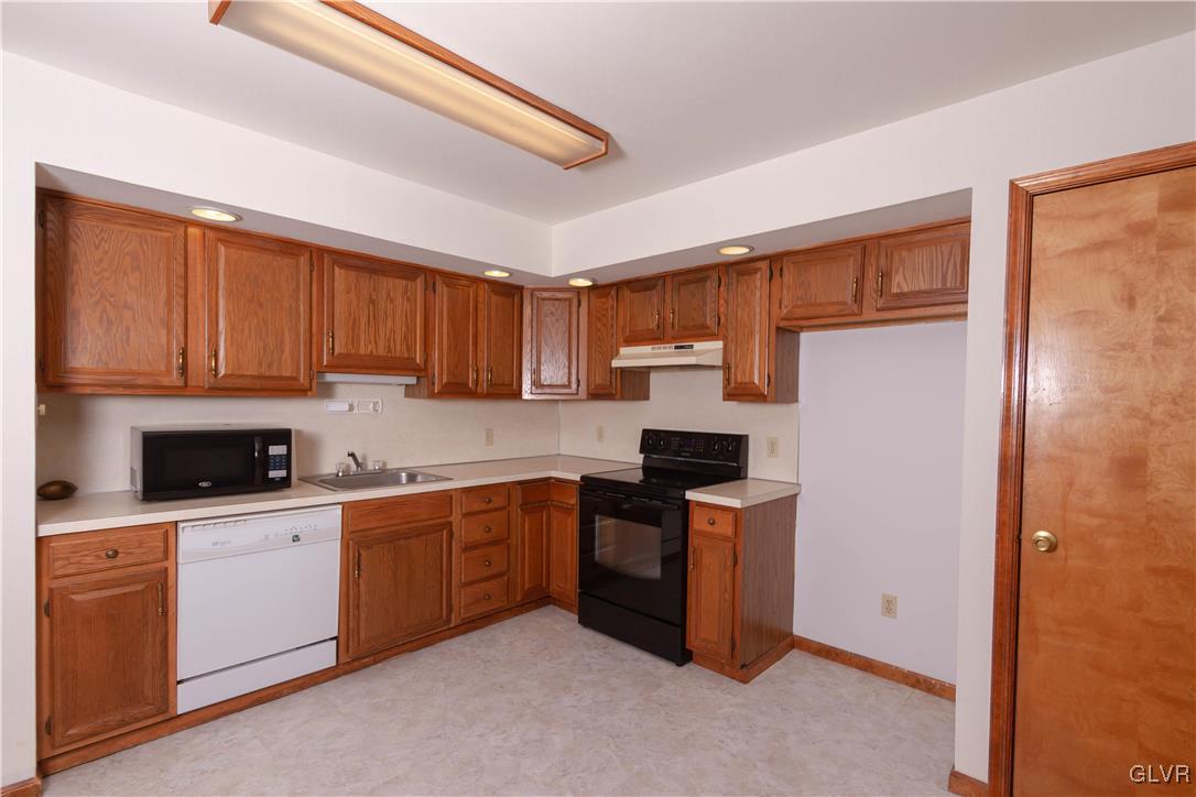 1015 Catasauqua Road Whitehall, PA 18052 - Photo 6 of 24 Gallery Image 6