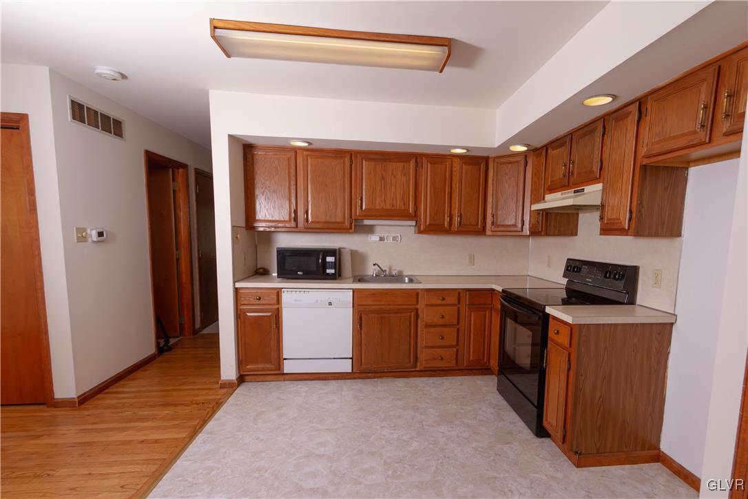 1015 Catasauqua Road Whitehall, PA 18052 - Photo 7 of 24 Gallery Image 7