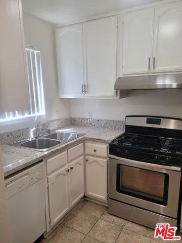 $2,690 | 555 West Dryden Street, Unit 2, Glendale, CA 91202