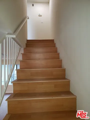 $2,690 | 555 West Dryden Street, Unit 2, Glendale, CA 91202