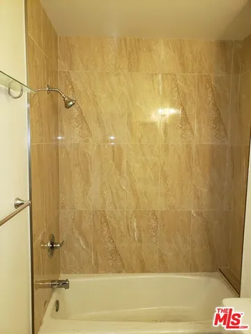 $2,690 | 555 West Dryden Street, Unit 2, Glendale, CA 91202