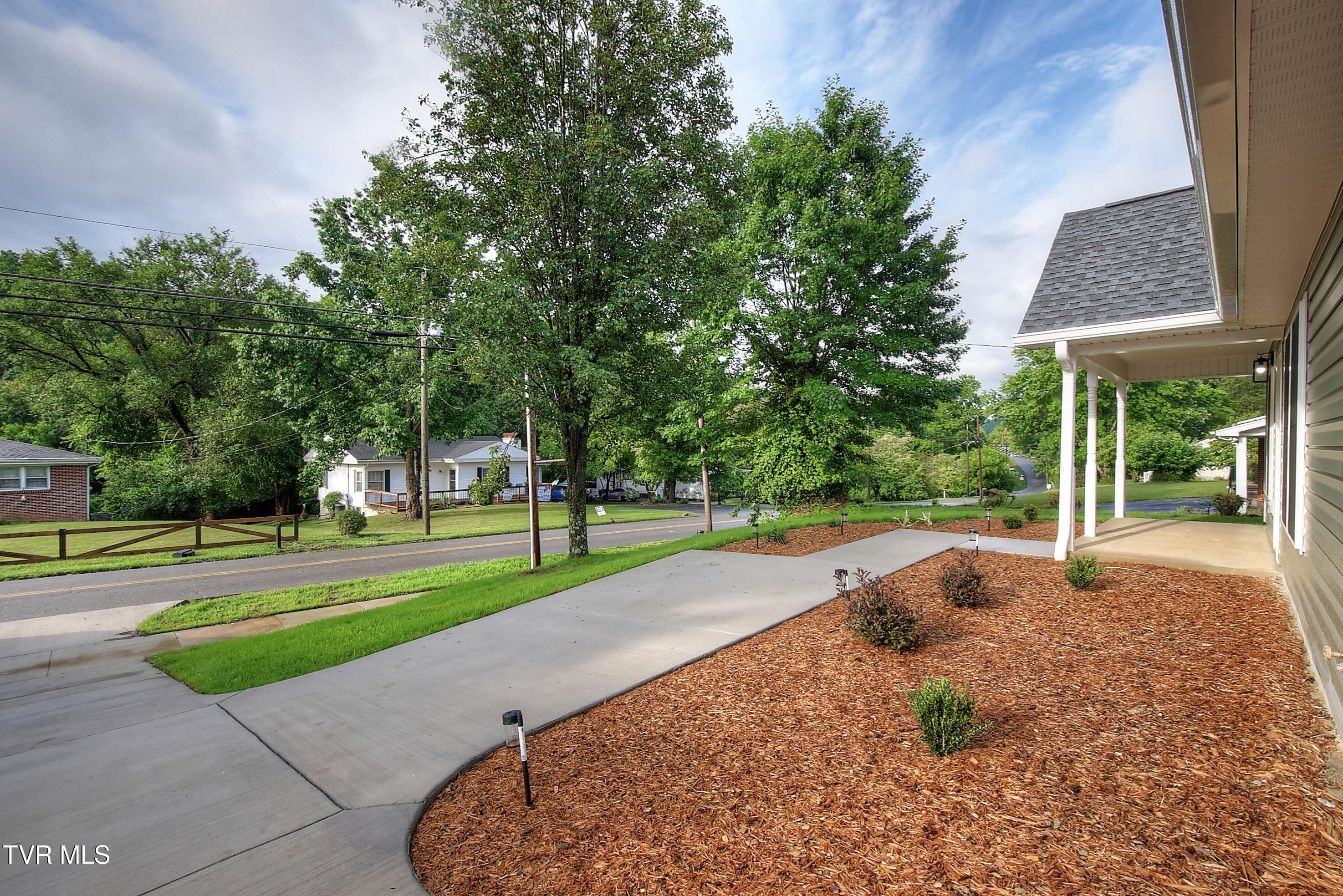 1651 Siam Road Elizabethton, TN 37643 - Photo 10 of 36 8