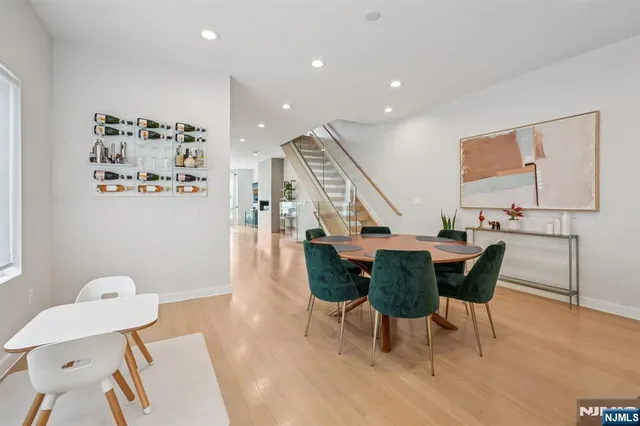 $1,699,000 | 21 B Sterling Place, Edgewater, NJ 07020