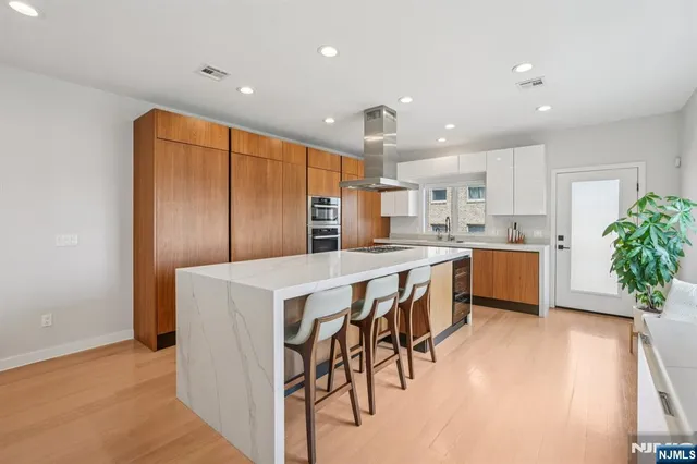 $1,699,000 | 21 B Sterling Place, Edgewater, NJ 07020