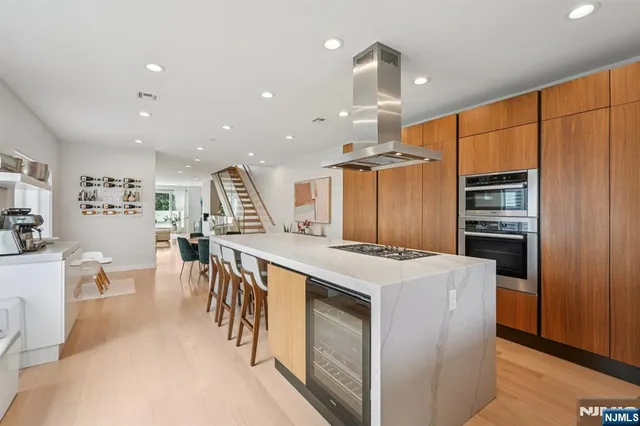 $1,699,000 | 21 B Sterling Place, Edgewater, NJ 07020