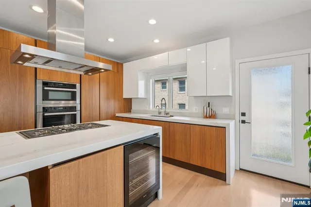 $1,699,000 | 21 B Sterling Place, Edgewater, NJ 07020