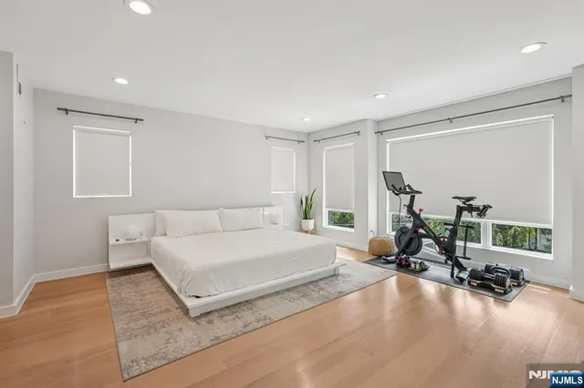 $1,699,000 | 21 B Sterling Place, Edgewater, NJ 07020