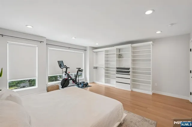 $1,699,000 | 21 B Sterling Place, Edgewater, NJ 07020