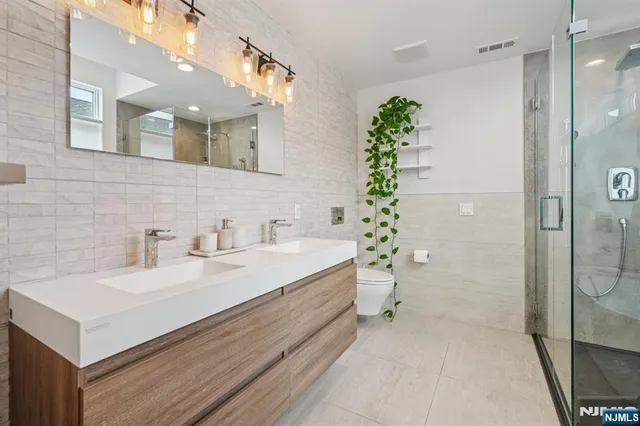 $1,699,000 | 21 B Sterling Place, Edgewater, NJ 07020