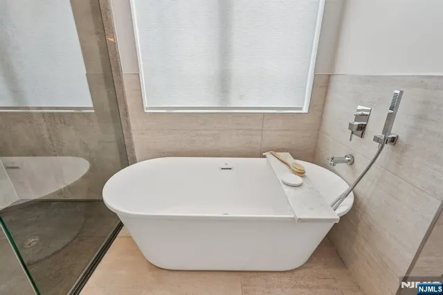 $1,699,000 | 21 B Sterling Place, Edgewater, NJ 07020