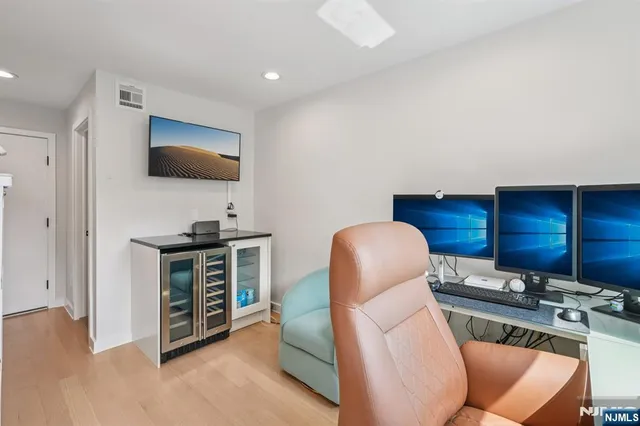 $1,699,000 | 21 B Sterling Place, Edgewater, NJ 07020