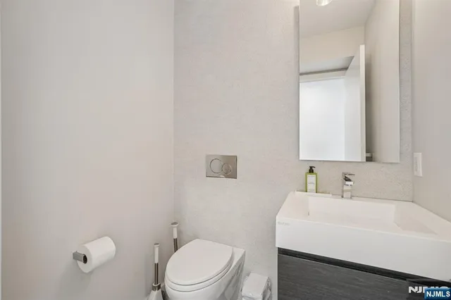 $1,699,000 | 21 B Sterling Place, Edgewater, NJ 07020