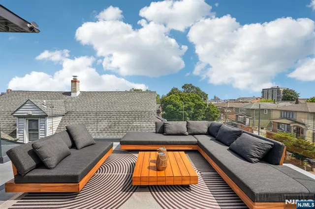 $1,699,000 | 21 B Sterling Place, Edgewater, NJ 07020