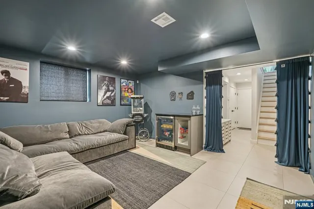 $1,699,000 | 21 B Sterling Place, Edgewater, NJ 07020