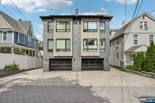 $1,699,000 | 21 B Sterling Place, Edgewater, NJ 07020