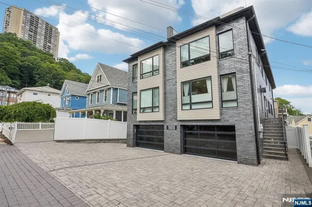 $1,699,000 | 21 B Sterling Place, Edgewater, NJ 07020