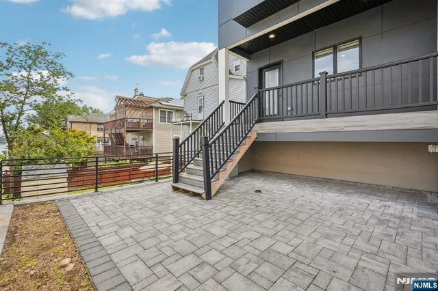 $1,699,000 | 21 B Sterling Place, Edgewater, NJ 07020