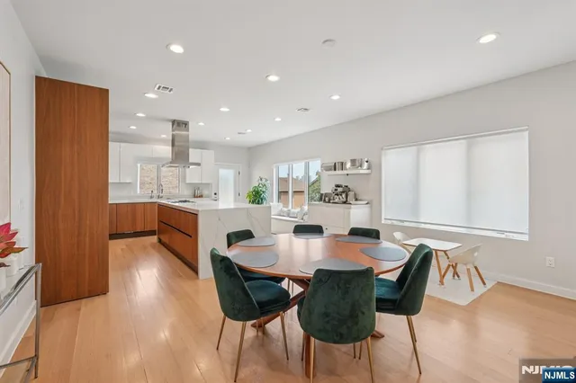 $1,699,000 | 21 B Sterling Place, Edgewater, NJ 07020