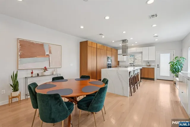 $1,699,000 | 21 B Sterling Place, Edgewater, NJ 07020