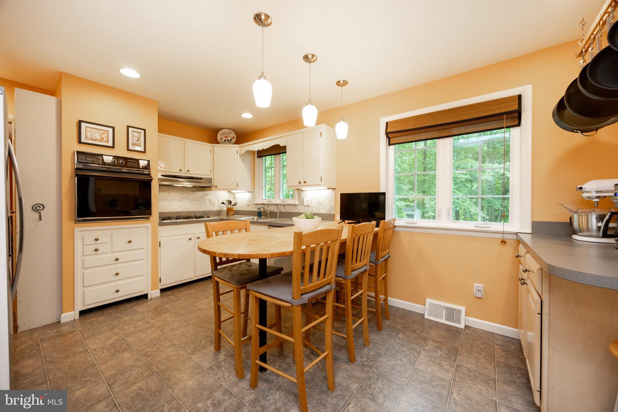 416 Devon Drive Exton, PA 19341 - Photo 16 of 41 Kitchen - Peninsula Seating