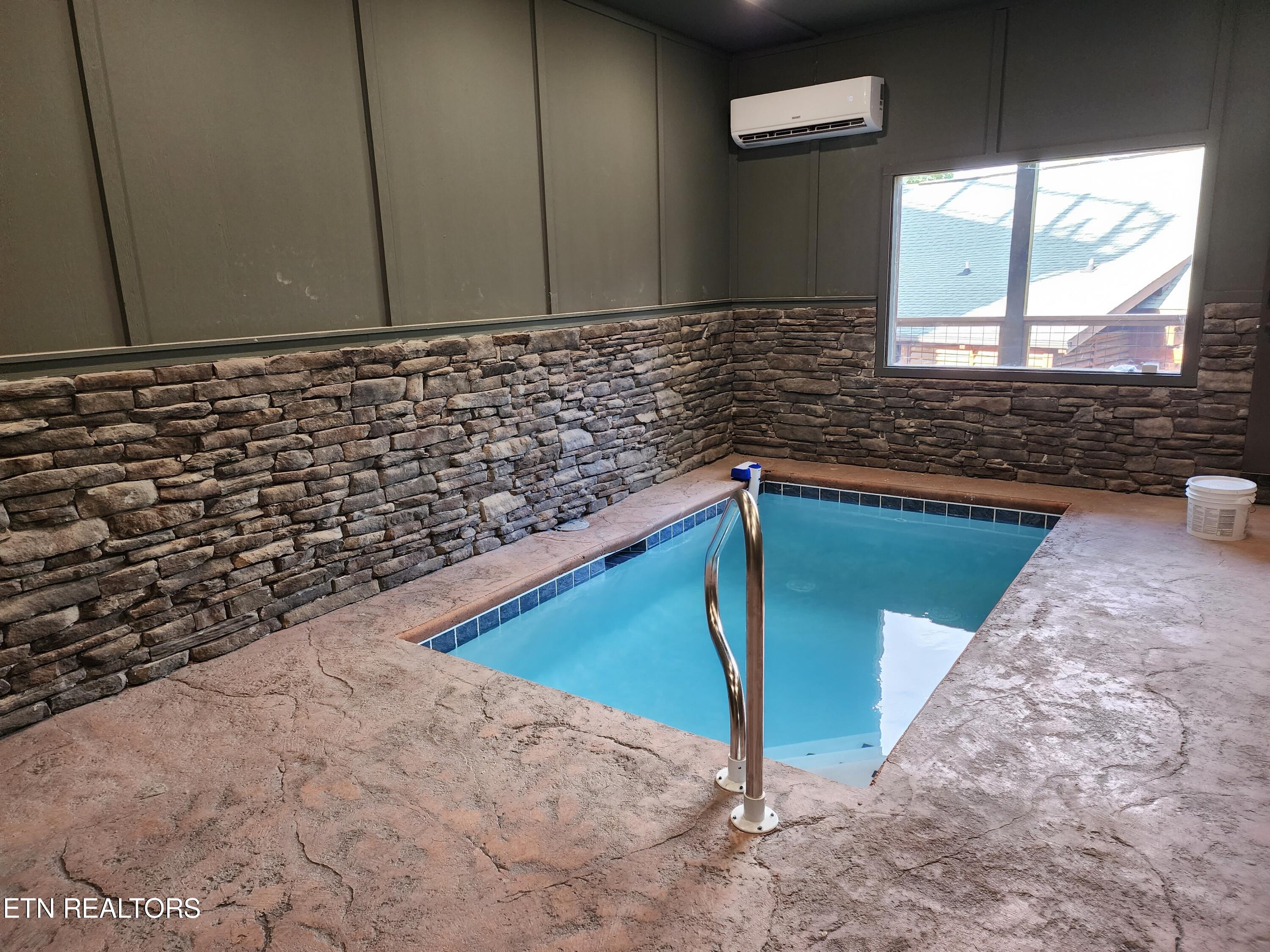 422 Stone Ridge Way Pigeon Forge, TN 37863 - Photo 4 of 15 20230907_180722
