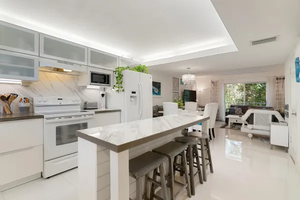 $365,000 | 300 Ocean Drive, Unit 26, Key Largo, FL 33037
