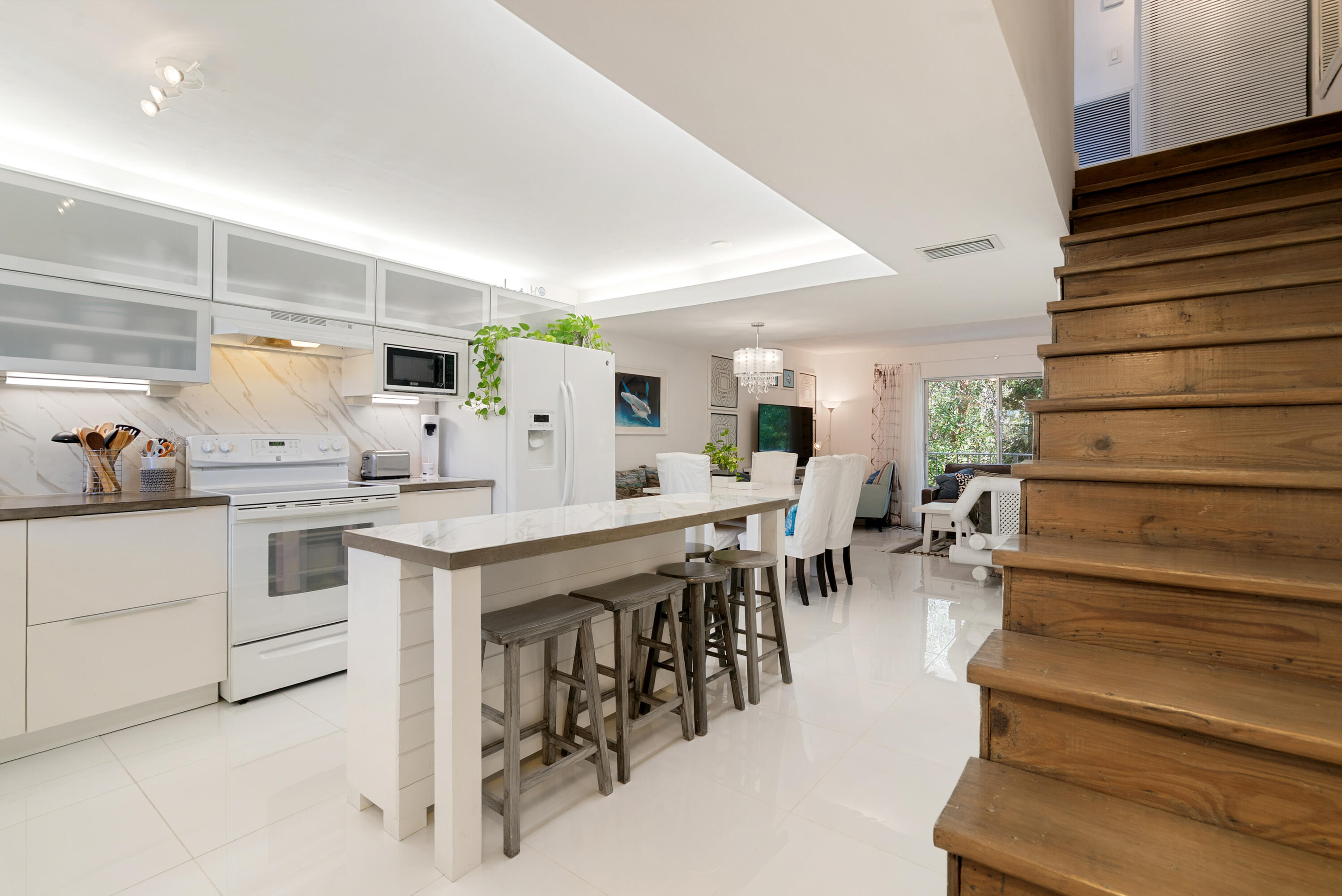 300 Ocean Drive, Unit 26 Key Largo, FL 33037 - Photo 12 of 37 Let's check out upstairs