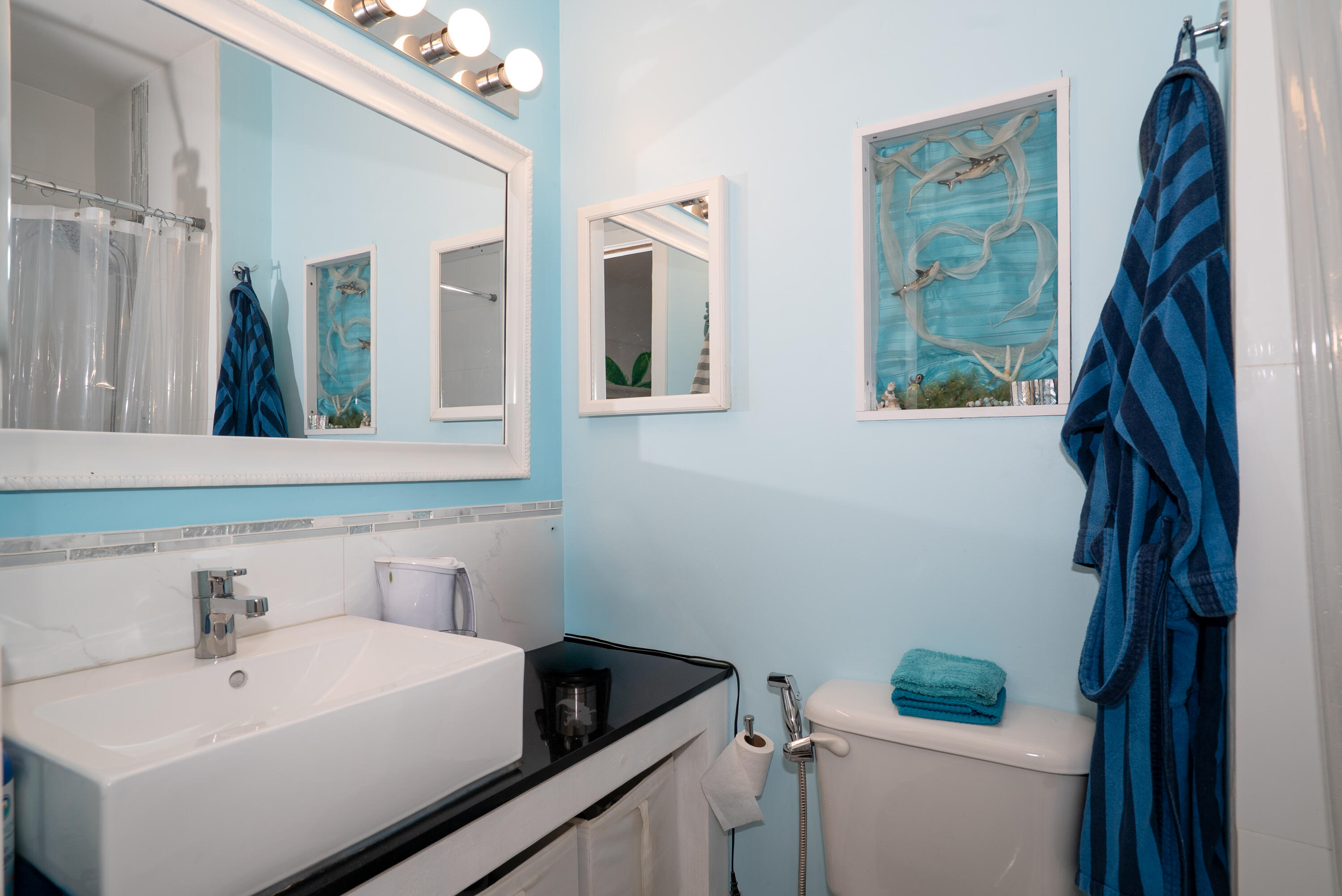 300 Ocean Drive, Unit 26 Key Largo, FL 33037 - Photo 18 of 37 Ensuite full bath 1