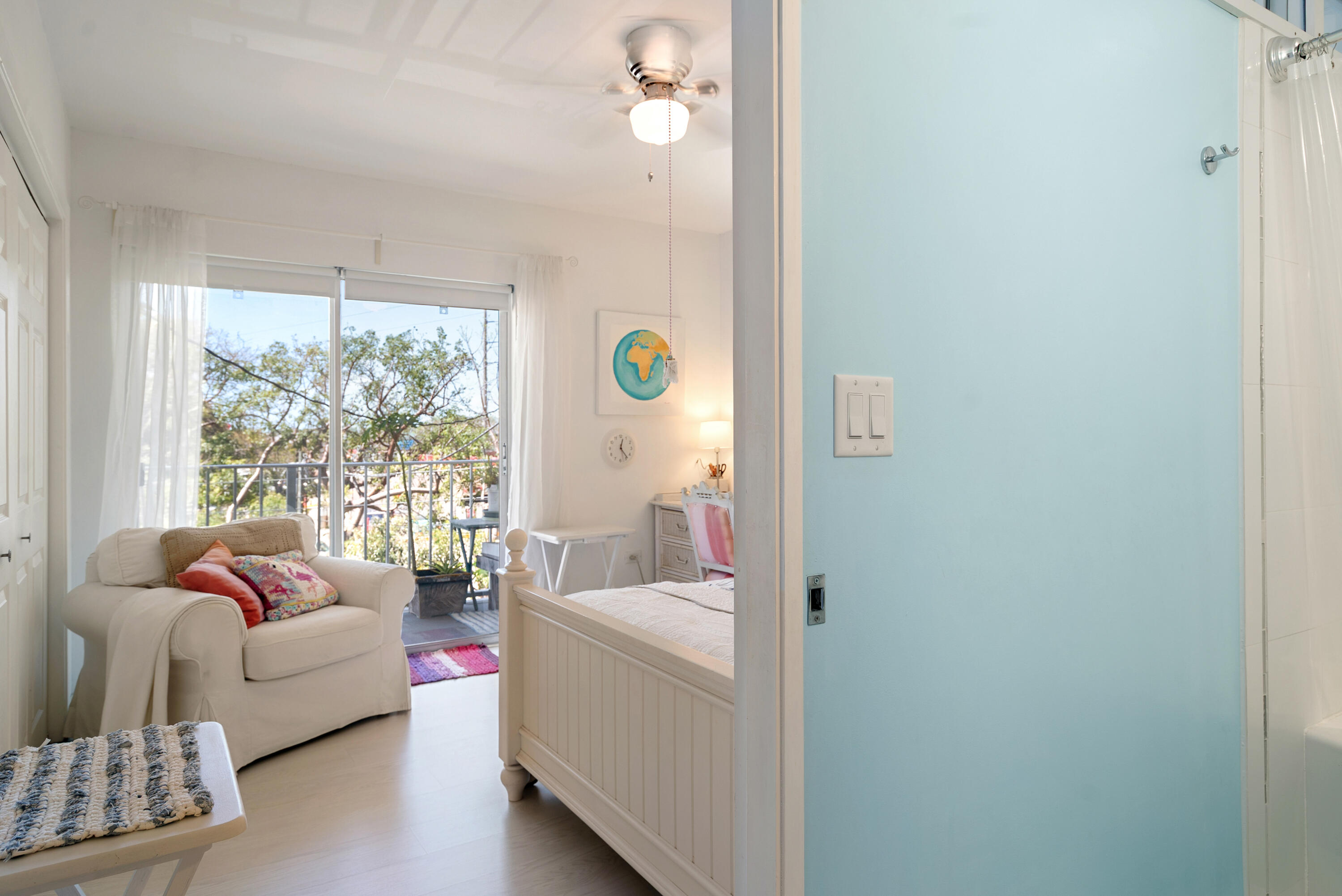 300 Ocean Drive, Unit 26 Key Largo, FL 33037 - Photo 21 of 37 Hallway to 2nd bedroom