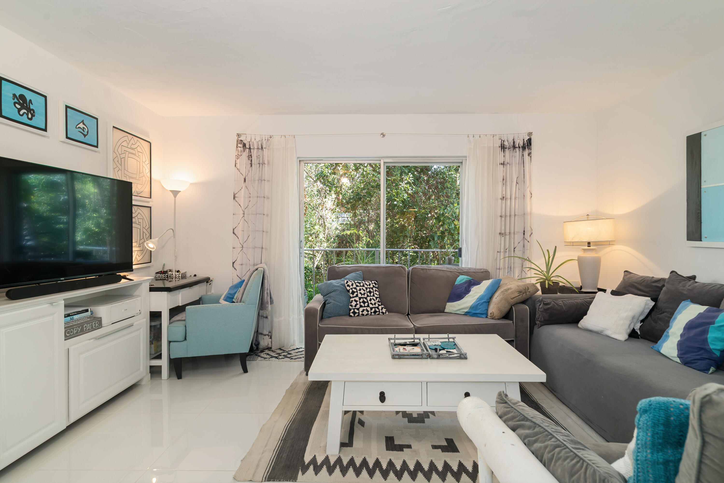 300 Ocean Drive, Unit 26 Key Largo, FL 33037 - Photo 6 of 37 Living Room