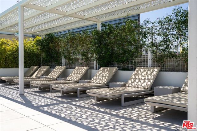 $1,200,000 | 510 South Hewitt Street, Unit 110, Los Angeles, CA 90013