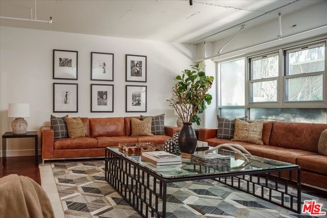 a view of entryway and kitchen